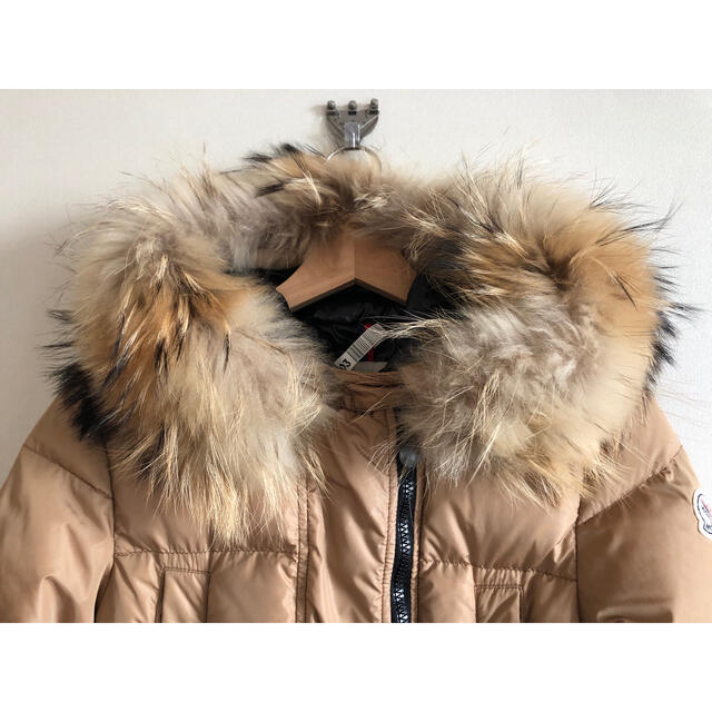 MONCLER(モンクレール)のMONCLER モンクレール MELINAメリナファー&ベルト&フーディー付 メンズのジャケット/アウター(ダウンジャケット)の商品写真