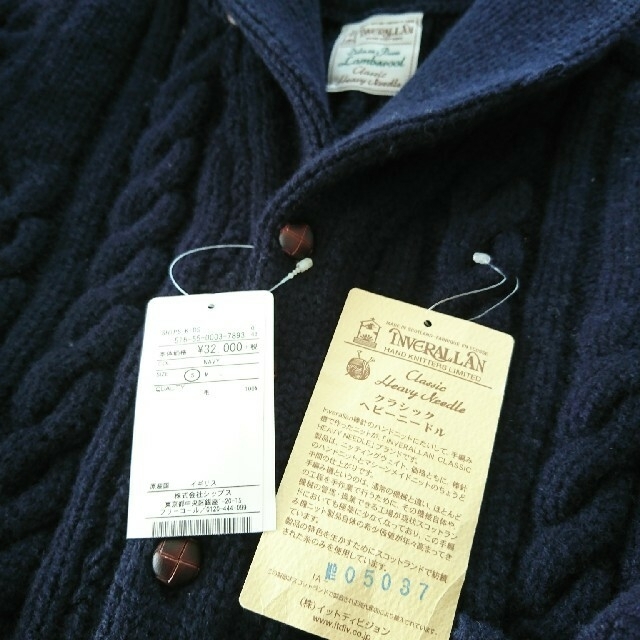 INVERALLAN(インバーアラン)の【未使用タグ付き】INVERALLAN ニット ネイビー S(110～120) キッズ/ベビー/マタニティのキッズ服男の子用(90cm~)(カーディガン)の商品写真