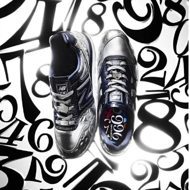 New Balance(ニューバランス)のFRANCK MULLER × NEW BALANCE CM996　SILVER メンズの靴/シューズ(スニーカー)の商品写真