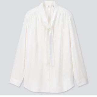 ユニクロ(UNIQLO)の【2枚セット・美品】ユニクロ レーヨンボウタイブラウス(シャツ/ブラウス(長袖/七分))