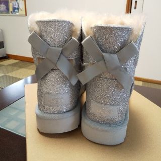 アグ(UGG)のＵＧＧコラッシックミニ　シルバーラメ★美品(ブーツ)