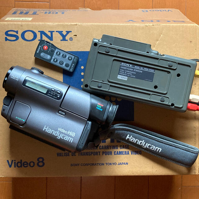 SONY(ソニー)のSony Handycam LCH-TR1 videoHi8 スマホ/家電/カメラのカメラ(ビデオカメラ)の商品写真