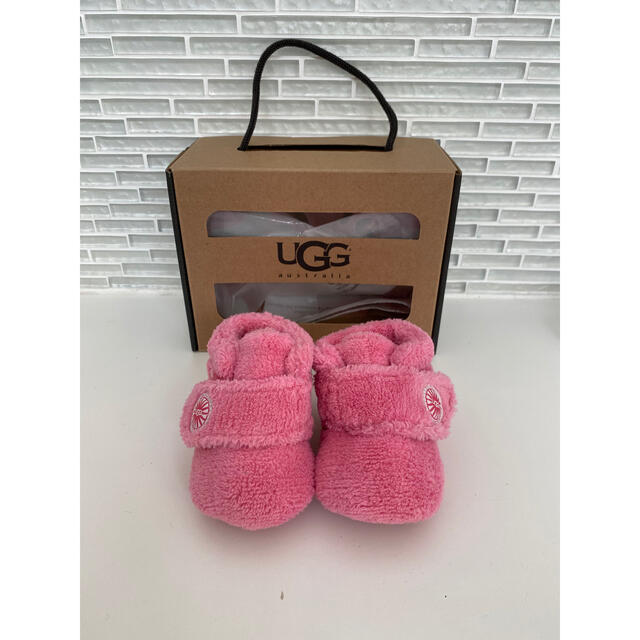 UGG(アグ)の美品　UGG アグ　ボアブーツ　ベビーシューズ　ピンク キッズ/ベビー/マタニティのベビー靴/シューズ(~14cm)(ブーツ)の商品写真