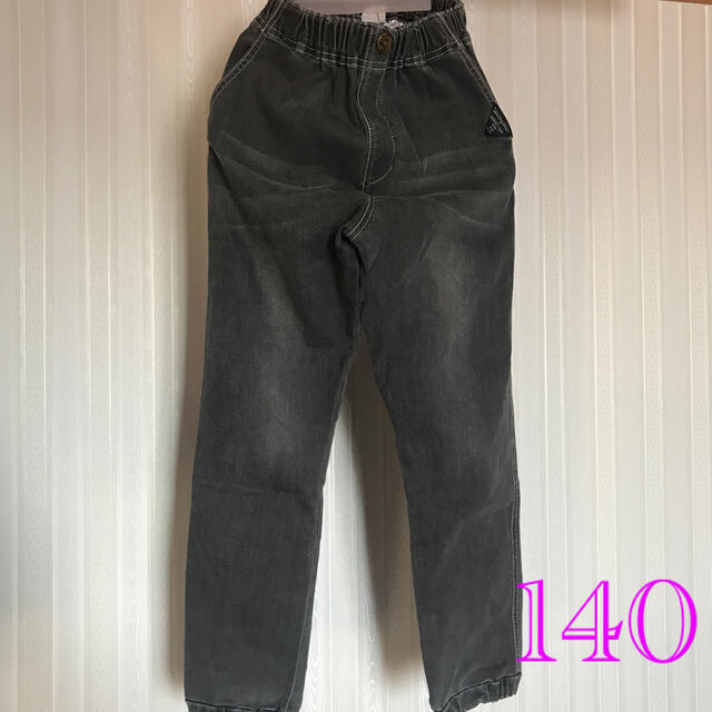 F.O.KIDS(エフオーキッズ)のデニム　黒　グレー　140  F.OKIDS キッズ/ベビー/マタニティのキッズ服女の子用(90cm~)(パンツ/スパッツ)の商品写真