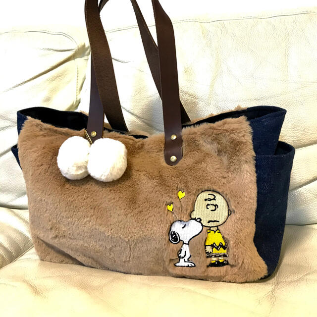 SNOOPY(スヌーピー)の★スヌーピー♡チャーリーふわふわファー×デニム☆リメイク★サイドポケットトート ハンドメイドのファッション小物(バッグ)の商品写真