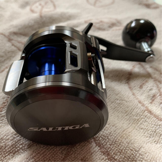 DAIWA(ダイワ)の新品未使用　ダイワ　SALTIGA BJ 200SHL  左ハンドル スポーツ/アウトドアのフィッシング(リール)の商品写真