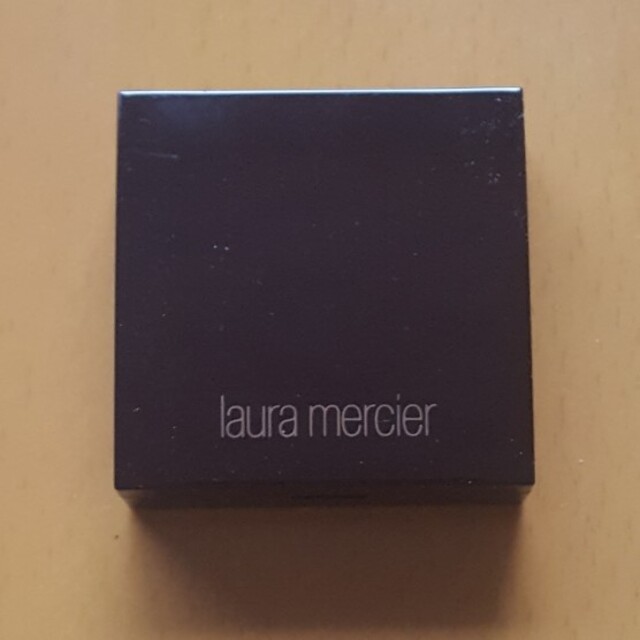 laura mercier(ローラメルシエ)のローラメルシエ　シークレット　ブラーリングパウダー　フォーアンダーアイズ コスメ/美容のベースメイク/化粧品(フェイスパウダー)の商品写真