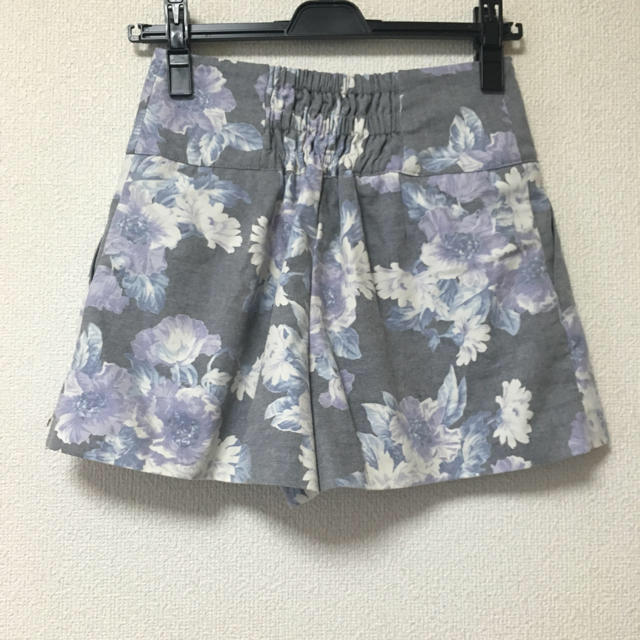 ByeBye(バイバイ)の花柄ショートパンツ レディースのパンツ(ショートパンツ)の商品写真