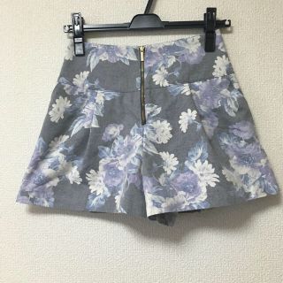 バイバイ(ByeBye)の花柄ショートパンツ(ショートパンツ)