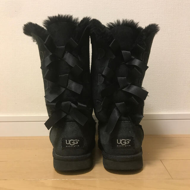 UGG(アグ)のUGG  ブーツ　リボン　21cm  黒 キッズ/ベビー/マタニティのキッズ靴/シューズ(15cm~)(ブーツ)の商品写真