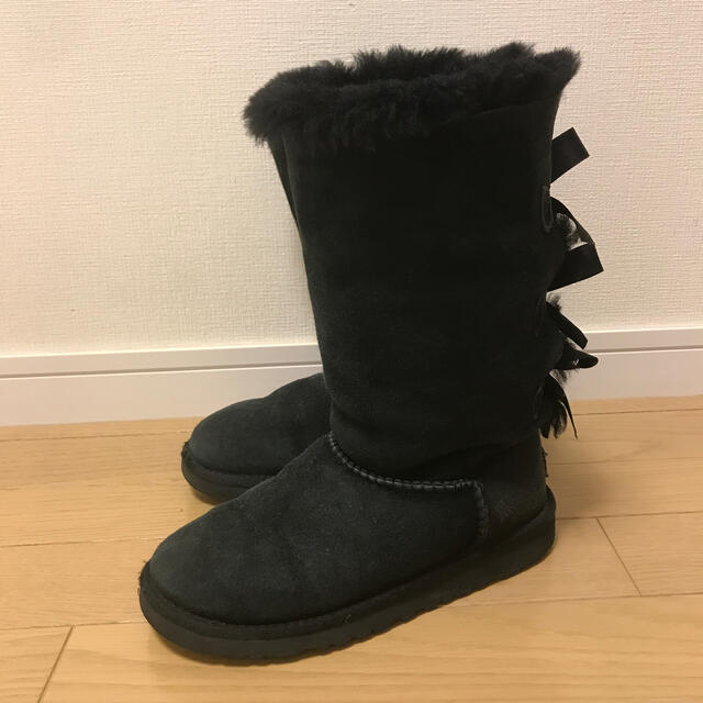 UGG(アグ)のUGG  ブーツ　リボン　21cm  黒 キッズ/ベビー/マタニティのキッズ靴/シューズ(15cm~)(ブーツ)の商品写真