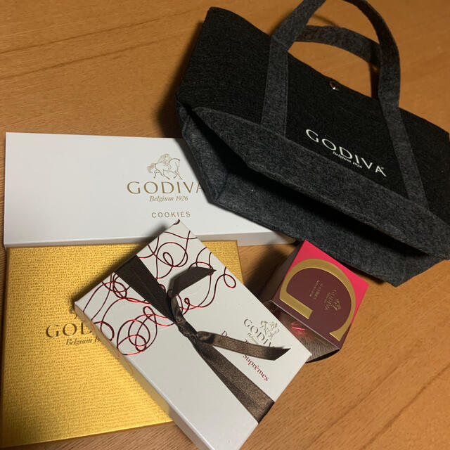 GODIVA ゴディバ　2020 ブラックフライデー　ハッピーセット 食品/飲料/酒の食品(菓子/デザート)の商品写真