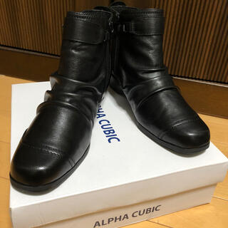 アルファキュービック(ALPHA CUBIC)の新品 アルファキュービック 黒 本革ショートブーツ(ブーツ)