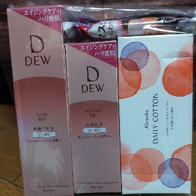 DEW(デュウ)のDEWエマルジョンライト☆セット コスメ/美容のスキンケア/基礎化粧品(乳液/ミルク)の商品写真