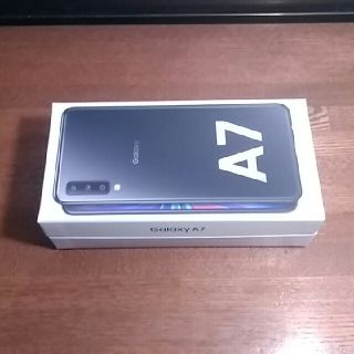 サムスン(SAMSUNG)の美品☆samsung　Galaxy　A7☆ブラック・おまけ(スマートフォン本体)