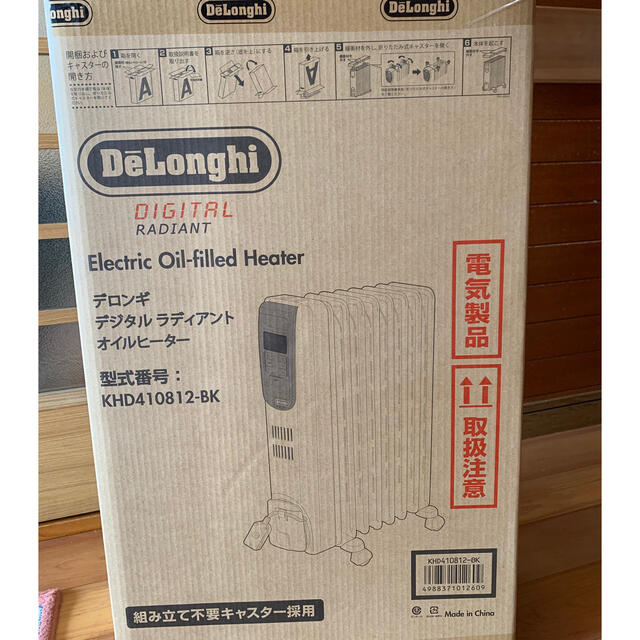 DeLonghi(デロンギ)のDeLonghi オイルヒーター KHD410812-BK スマホ/家電/カメラの冷暖房/空調(オイルヒーター)の商品写真