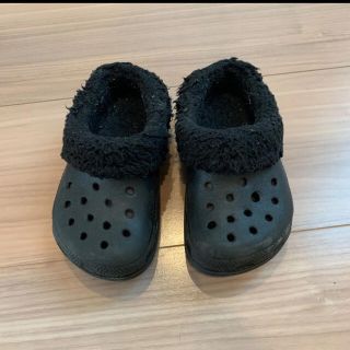 クロックス(crocs)の黒ボア付きクロックス(サンダル)