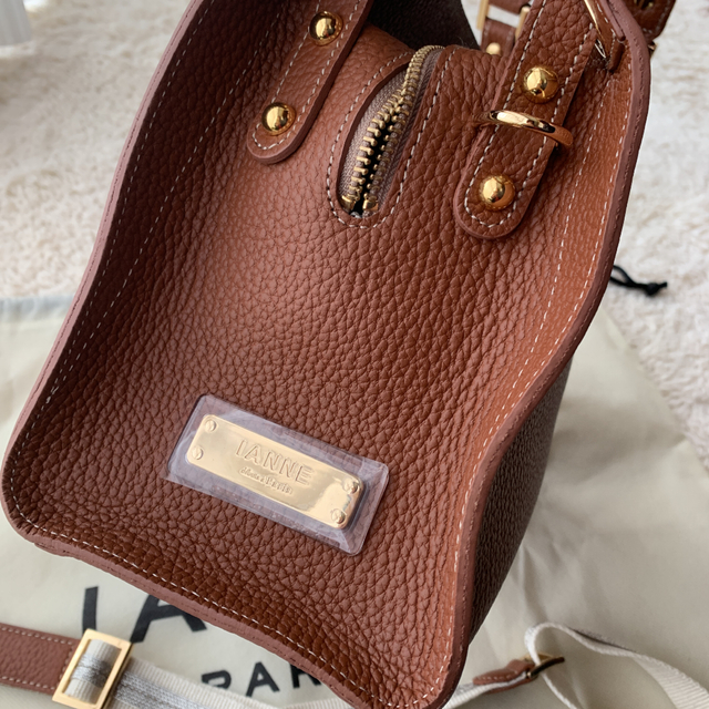 ATAO(アタオ)のタグ付[IANNE]イアンヌOLIVIAオリビア特注色キャラメルカフェATAO レディースのバッグ(ハンドバッグ)の商品写真