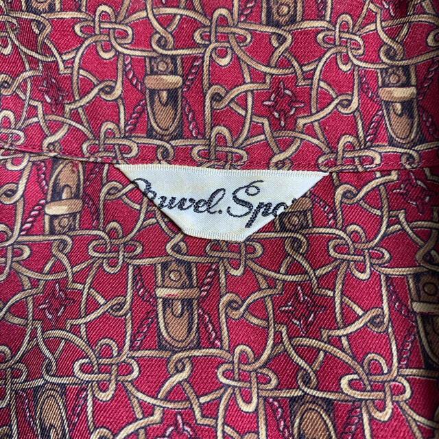 長袖 シャツ オープンカラーシャツ ブラウス アート柄 総柄 赤 レッド 薄茶色 レディースのトップス(シャツ/ブラウス(長袖/七分))の商品写真