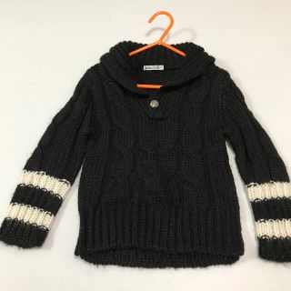 ベベ(BeBe)のbebe べべ　黒色　セーター　110cm(ニット)