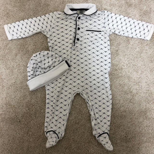 ARMANI JUNIOR(アルマーニ ジュニア)のARMANI BABY アルマーニ　ベビー　足付き　カバーオール　帽子　セット　 キッズ/ベビー/マタニティのベビー服(~85cm)(カバーオール)の商品写真