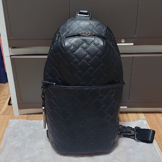 TUMI(トゥミ)の美品！TUMI ボディバッグ ブラックレザー 31101DT メンズのバッグ(ボディーバッグ)の商品写真