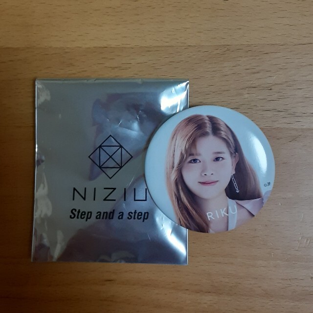 NiziU 缶バッジ　リク エンタメ/ホビーのタレントグッズ(アイドルグッズ)の商品写真