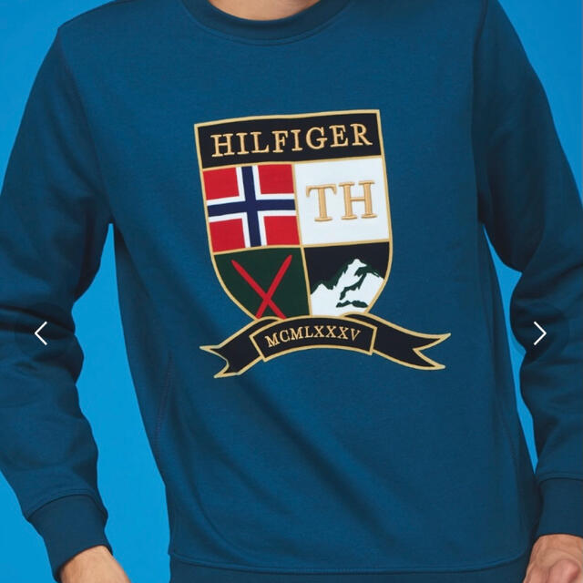 TOMMY HILFIGER(トミーヒルフィガー)のTOMMY HILFIGER エンブレムロゴフリーススウェット （ブルー） メンズのトップス(スウェット)の商品写真