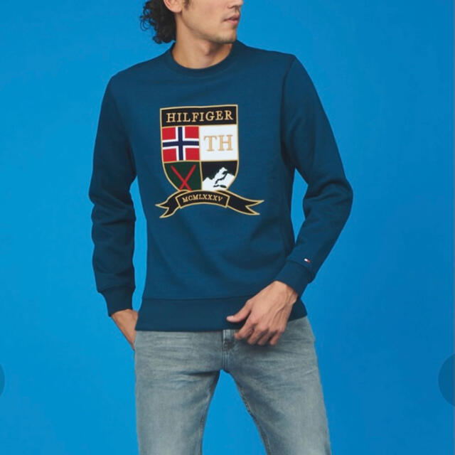 TOMMY HILFIGER(トミーヒルフィガー)のTOMMY HILFIGER エンブレムロゴフリーススウェット （ブルー） メンズのトップス(スウェット)の商品写真