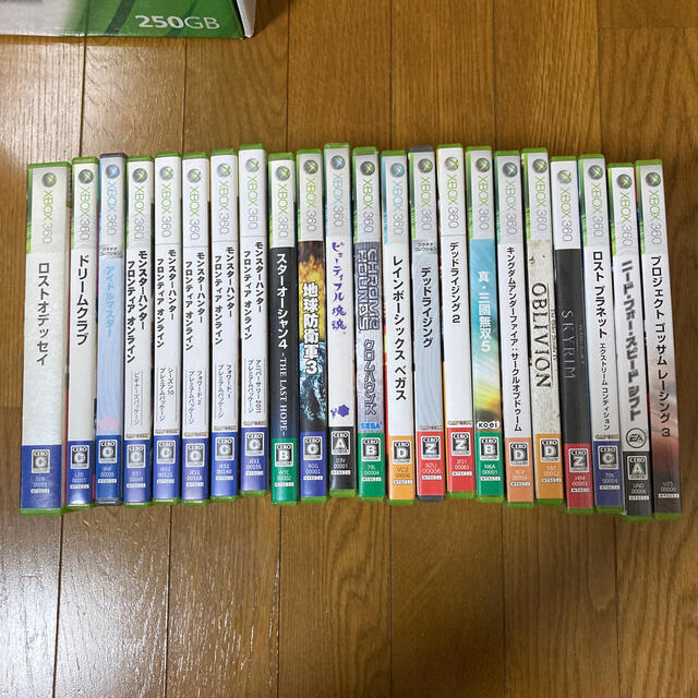 Xbox360(エックスボックス360)の★中古/XBOX360 250GB+ソフト22本 エンタメ/ホビーのゲームソフト/ゲーム機本体(家庭用ゲーム機本体)の商品写真