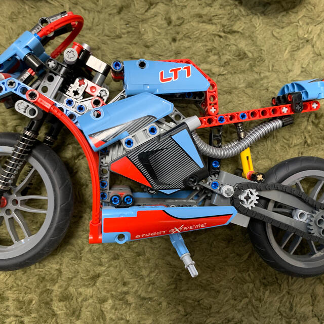 Lego(レゴ)のLEGO テクニック　8051 42036 オートバイ　2台 エンタメ/ホビーのおもちゃ/ぬいぐるみ(模型/プラモデル)の商品写真