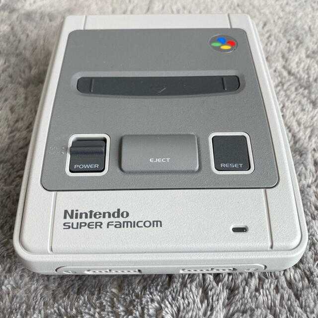 任天堂(ニンテンドウ)のニンテンドークラシックミニ　スーパーファミコン エンタメ/ホビーのゲームソフト/ゲーム機本体(家庭用ゲーム機本体)の商品写真