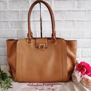 サルヴァトーレフェラガモ(Salvatore Ferragamo)のSalvatore Ferragamo フェラガモ♥ガンチーニハンドバッグ(ハンドバッグ)