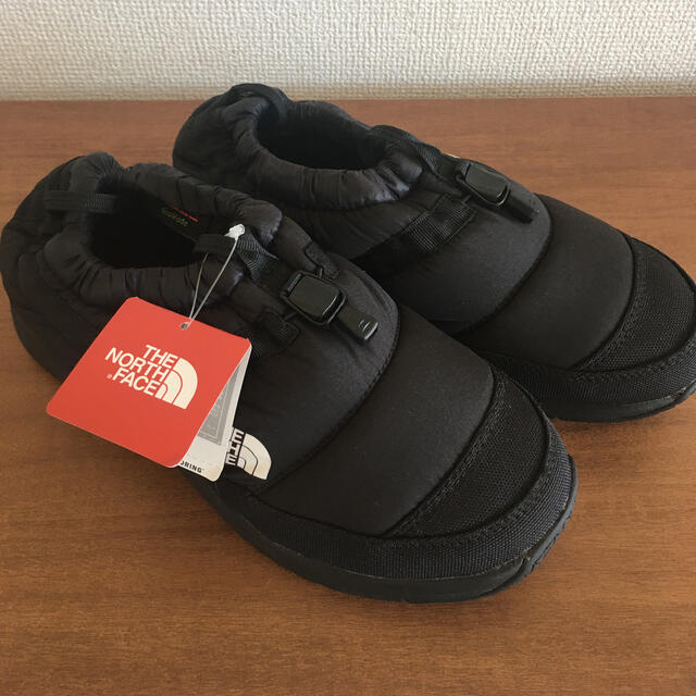 THE NORTH FACE(ザノースフェイス)のSasa様専用　新品　ノースフェイス　ヌプシトラクションライトモックIV メンズの靴/シューズ(スニーカー)の商品写真