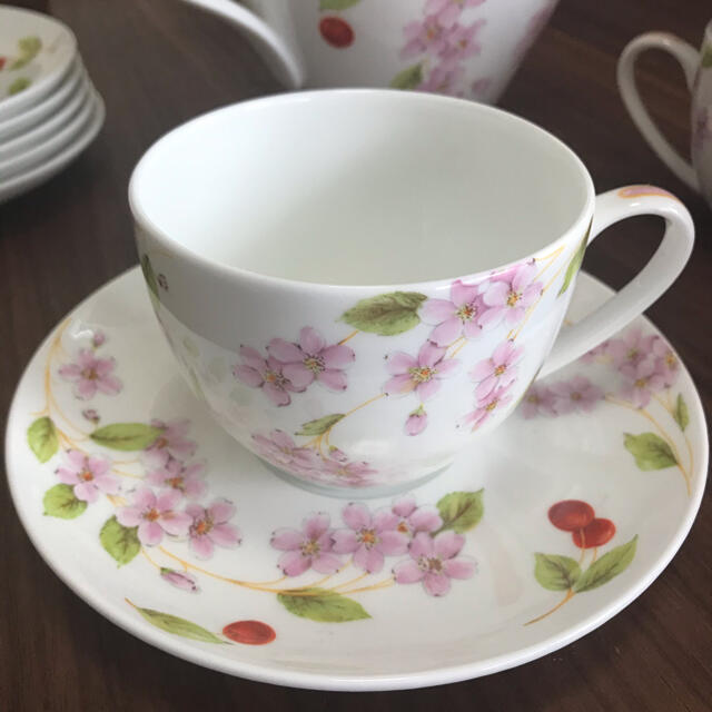 Aynsley China(エインズレイ)のAynsley　エインズレイ　チェリーブロッサム インテリア/住まい/日用品のキッチン/食器(グラス/カップ)の商品写真