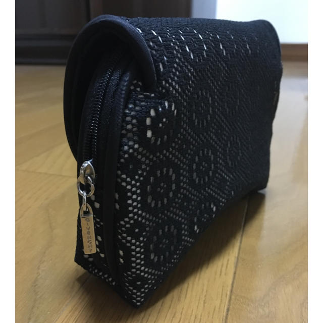 GIVENCHY(ジバンシィ)のGIVENCHY♡レースポーチ レディースのファッション小物(ポーチ)の商品写真