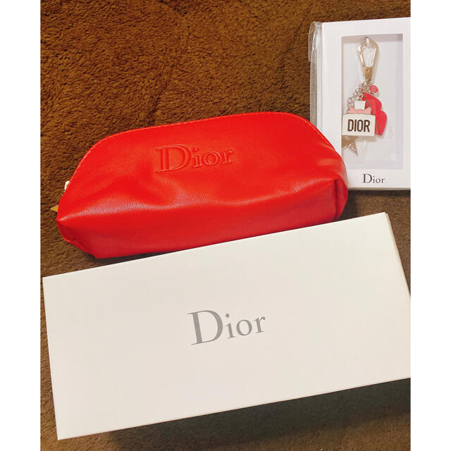 Dior(ディオール)のDIor ポーチセット　キーホルダー・サンプル付き コスメ/美容のキット/セット(コフレ/メイクアップセット)の商品写真