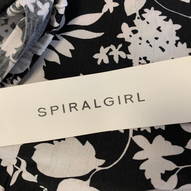 SPIRAL GIRL(スパイラルガール)のスパイラルガール　花柄レギンス　Free  レディースのレッグウェア(レギンス/スパッツ)の商品写真