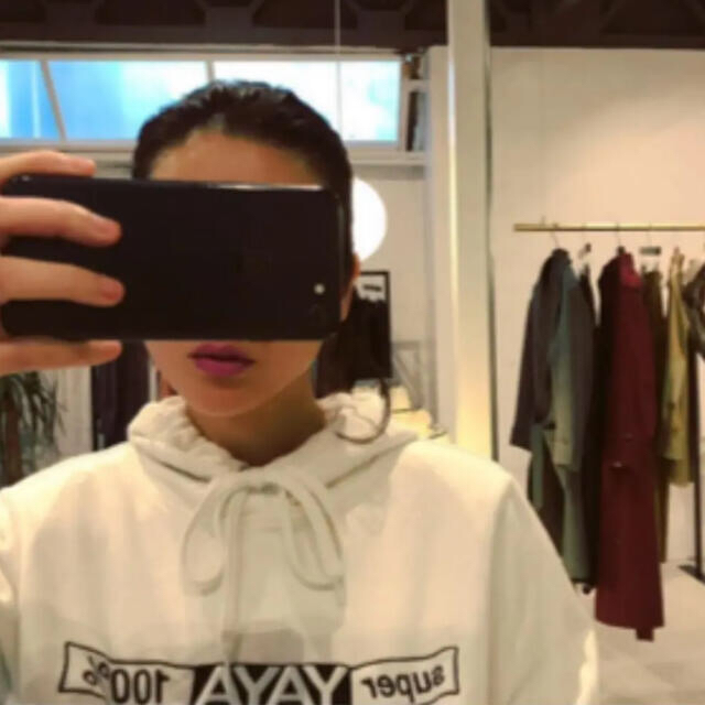 jonnlynx(ジョンリンクス)のsuper yaya hoodie ホワイト　サイズS  レディースのトップス(パーカー)の商品写真