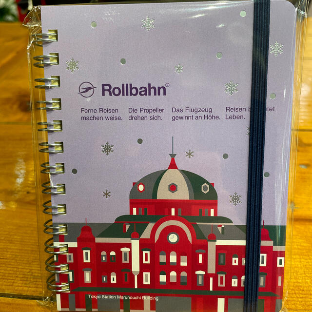 【東京駅限定】Rollbahn ポケット付きメモM (スノー・シルバー) インテリア/住まい/日用品の文房具(ノート/メモ帳/ふせん)の商品写真