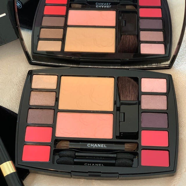 CHANEL(シャネル)のTRAVEL MAKEUP PALETTE コスメ/美容のキット/セット(コフレ/メイクアップセット)の商品写真