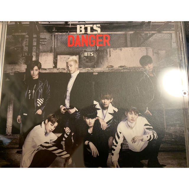 防弾少年団(BTS)(ボウダンショウネンダン)の防弾少年団 V BTS Dangerトレカ エンタメ/ホビーのCD(K-POP/アジア)の商品写真