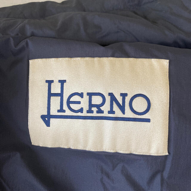 HERNO(ヘルノ)のyu-ton様専用です　HERNO ダウンコート　38 ネイビー　難あり レディースのジャケット/アウター(ダウンコート)の商品写真