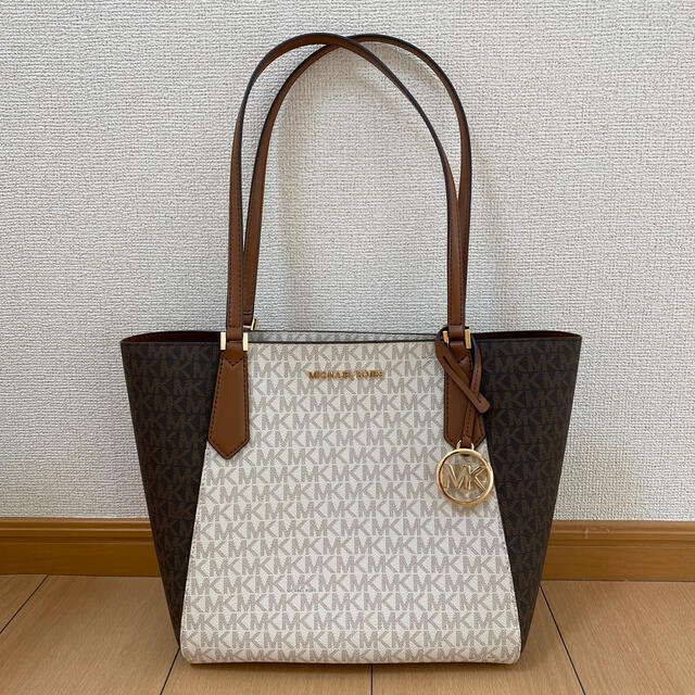 Michael Kors(マイケルコース)の新品☆MICHAEL KORS  ハンドバック レディースのバッグ(ハンドバッグ)の商品写真