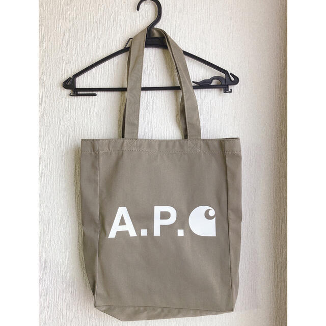 A.P.C アーペーセー×カーハート トートバッグ カーキ | フリマアプリ ラクマ