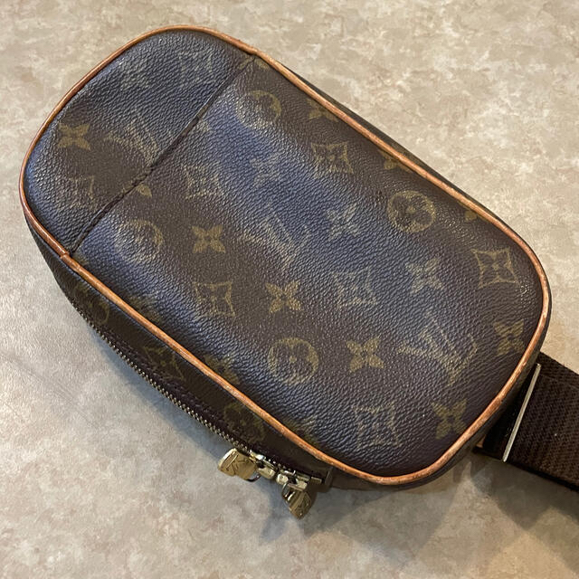 ルイヴィトン　ウエストバッグ　VUITTON ポーチ