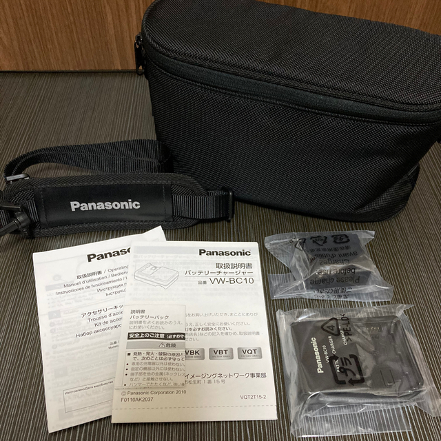 Panasonic(パナソニック)の★値下げ★【美品】Panasonic デジタル4Kカメラ HC-VX1M/Red スマホ/家電/カメラのカメラ(ビデオカメラ)の商品写真