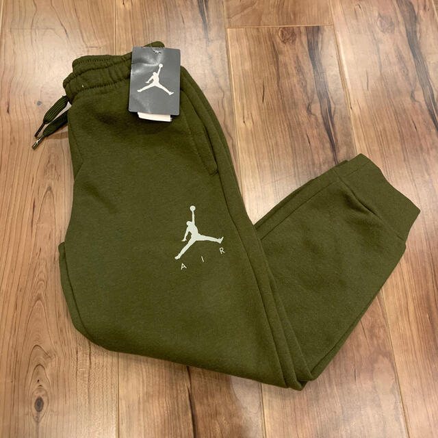 NIKE(ナイキ)のJORDAN ジョーダン スウェット パンツ 115cm オリーブ アーミー キッズ/ベビー/マタニティのキッズ服男の子用(90cm~)(パンツ/スパッツ)の商品写真