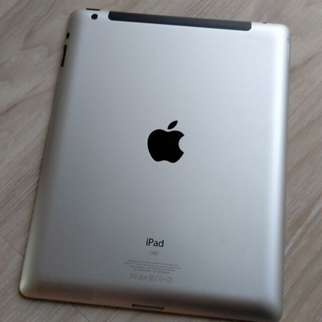 Apple(アップル)のiPad 32GB アイパッド あいぱっど ホワイト シルバー 白 グレー スマホ/家電/カメラのPC/タブレット(タブレット)の商品写真