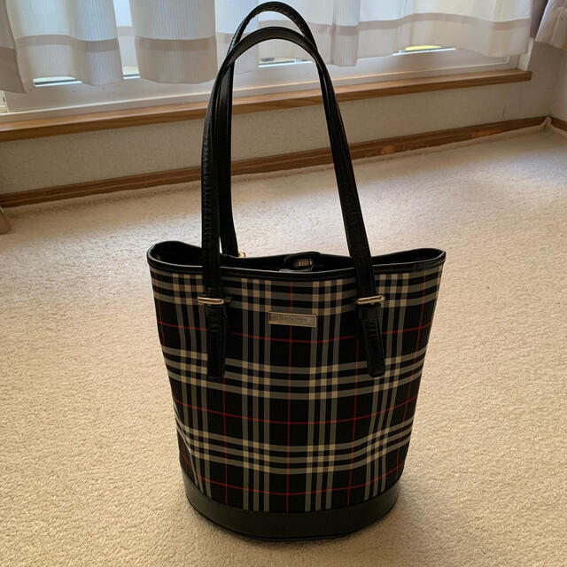 BURBERRY BLUE LABEL(バーバリーブルーレーベル)のバーバリーブルーレーベル　バケツ型バック レディースのバッグ(トートバッグ)の商品写真